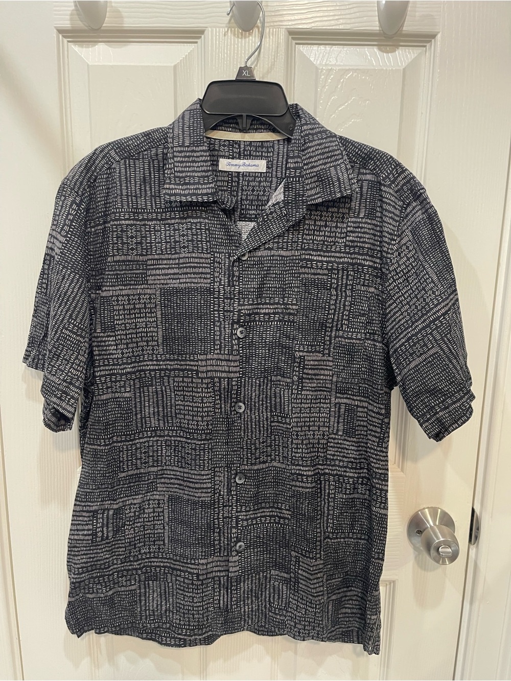 Tommy Bahama Mens short sleeve black -white size M